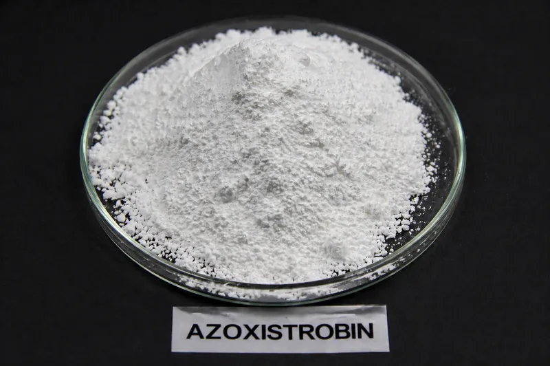 Imagen tecnica editorial de azoxistrobin en polvo tecnico